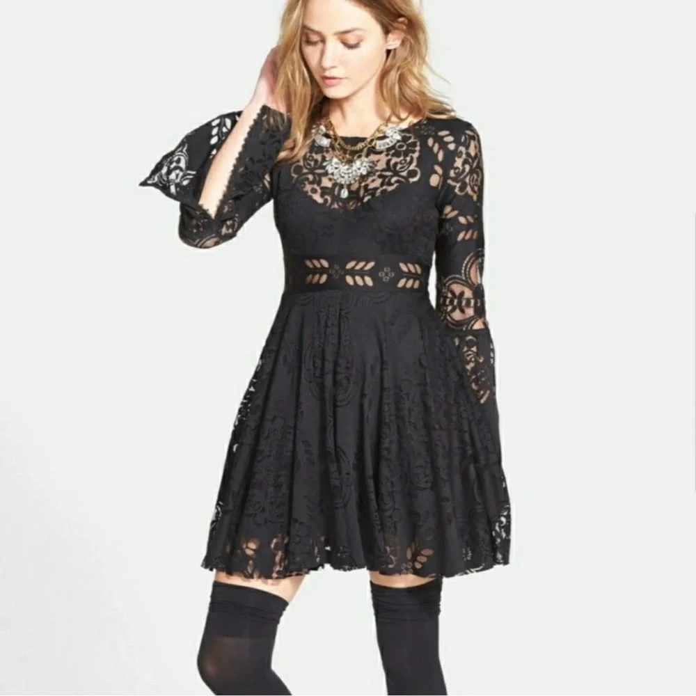 FREE PEOPLE LOVERS FOLK SONG SPANISH LACE MINI DRESS BLACK SIZE 2 MINT CONDITION - Picture 13 of 15